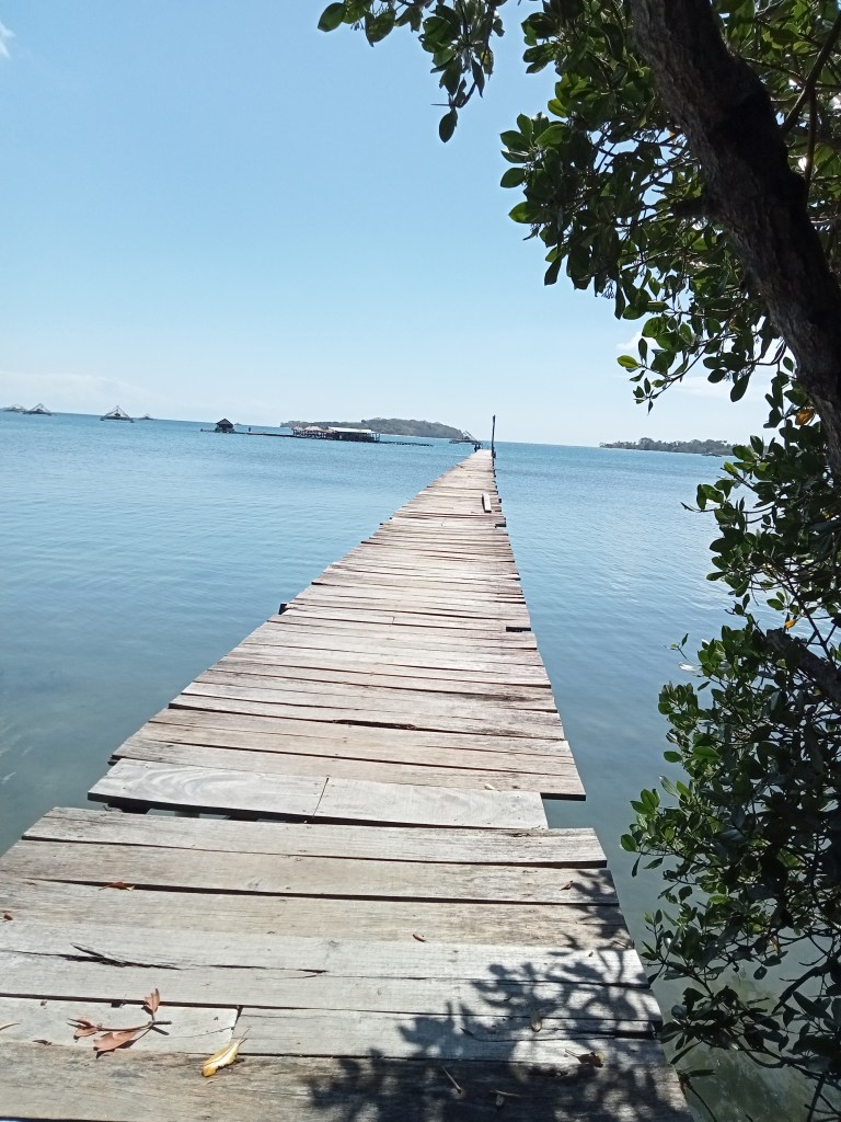 Bluefin Resto, Rumah makan seafood terapung di Lombok